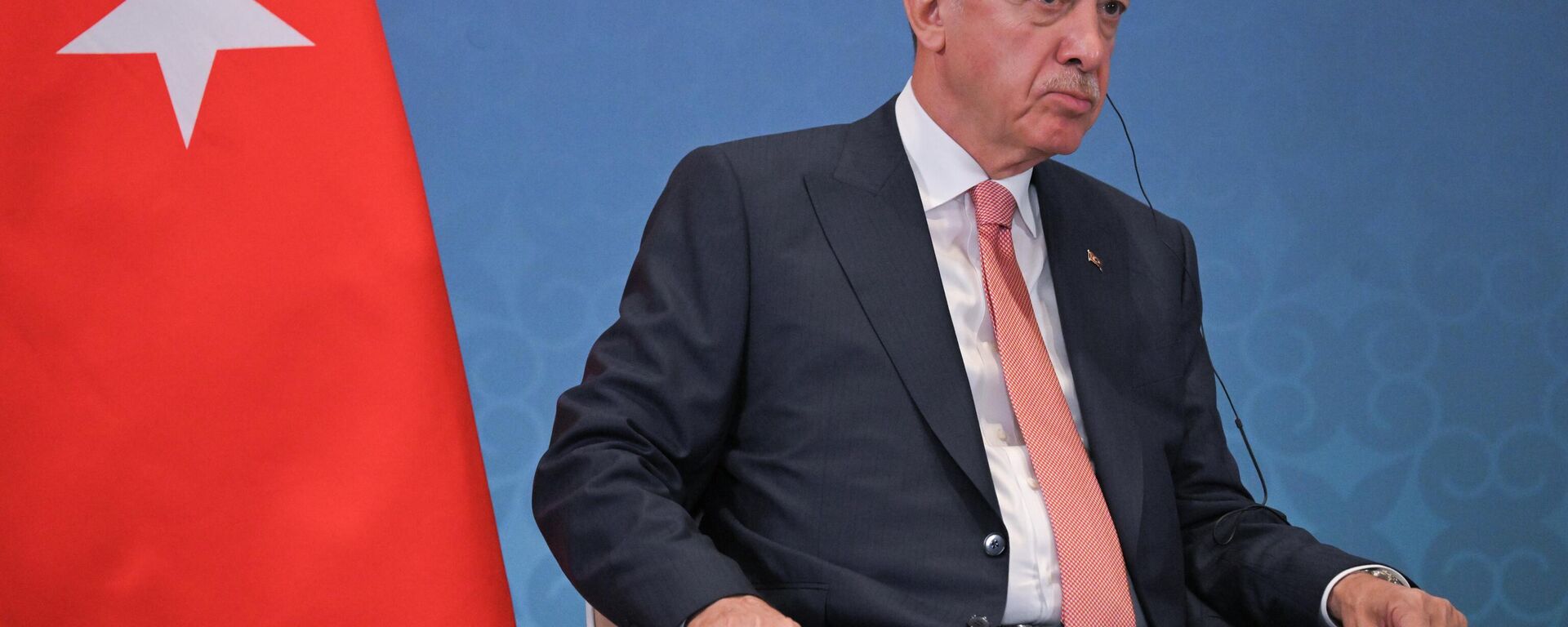 O presidente turco Recep Tayyip Erdogan participa de uma reunião com o presidente russo Vladimir Putin à margem da cúpula da Organização para Cooperação de Xangai (OCX) em Astana, Cazaquistão, 3 de julho de 2024 - Sputnik Brasil, 1920, 22.07.2024