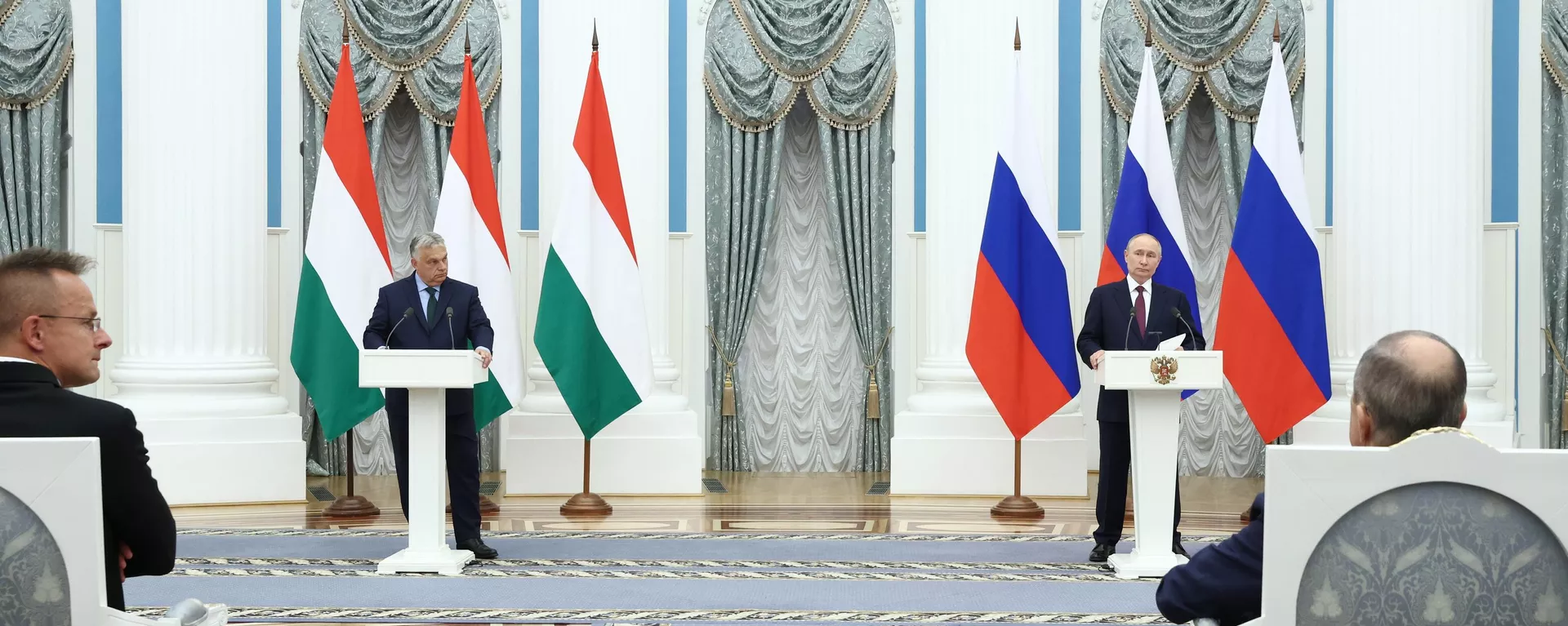 Viktor Orbán, primeiro-ministro da Hungria (à esquerda), e Vladimir Putin, presidente russo, durante entrevista coletiva após reunião em Moscou, Rússia, 5 de julho de 2024 - Sputnik Brasil, 1920, 05.07.2024
