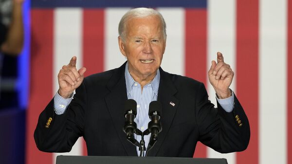 Joe Biden discursa em comício de campanha na Sherman Middle School, em Madison, Wisconsin. EUA, 5 de julho de 2024 - Sputnik Brasil
