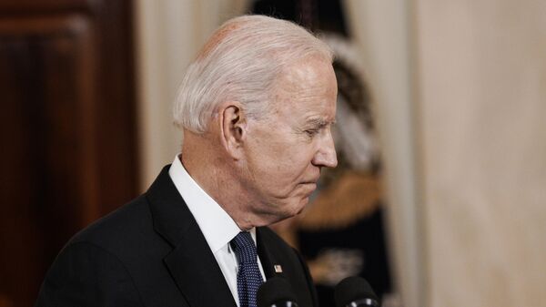 O presidente dos EUA, Joe Biden, chega para falar sobre um cessar-fogo entre Israel e o Hamas no Cross Hall da Casa Branca, em Washington, D.C., Estados Unidos - Sputnik Brasil
