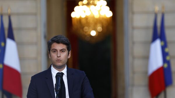 Gabriel Attal faz um discurso em Paris após o segundo turno das eleições legislativas. França, 7 de julho de 2024 - Sputnik Brasil