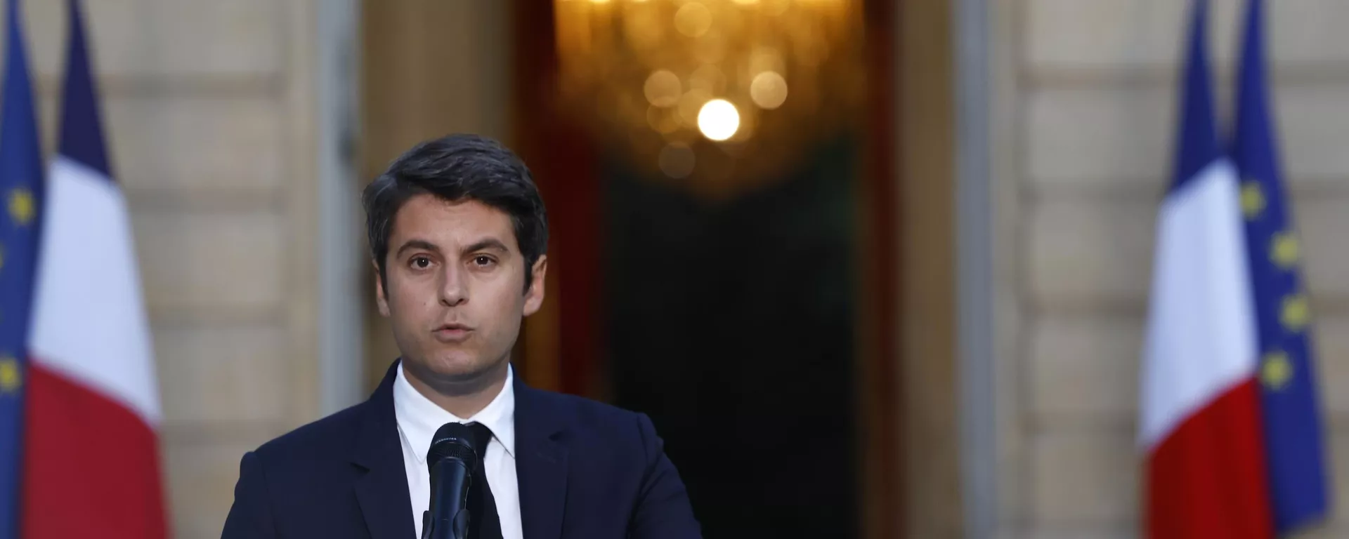 Gabriel Attal faz um discurso em Paris após o segundo turno das eleições legislativas. França, 7 de julho de 2024 - Sputnik Brasil, 1920, 07.07.2024