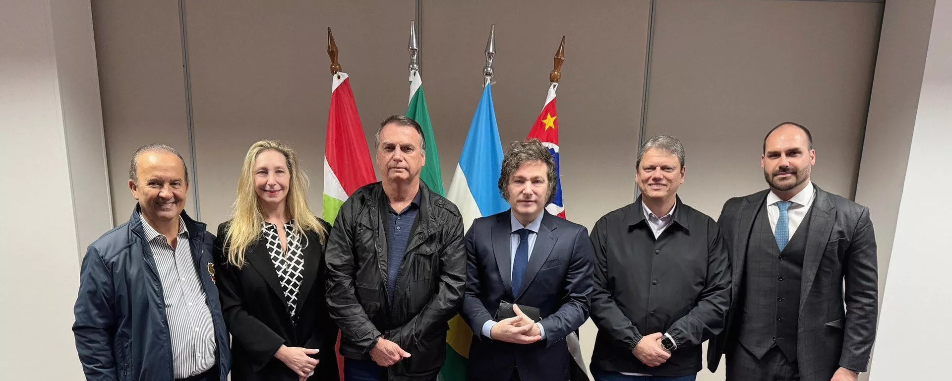 Javier Milei posa ao lado de Jair Bolsonaro, Tarcísio de Freitas e Eduardo Bolsonaro em Balneário Camboriú (SC). Brasil, 6 de julho de 2024 - Sputnik Brasil, 1920, 07.07.2024