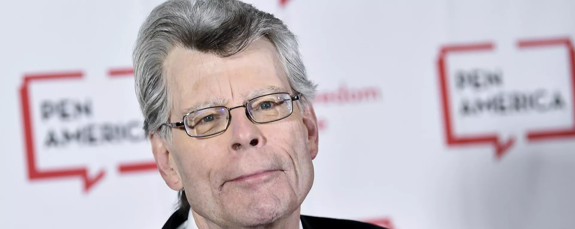 Stephen King posa para uma foto no PEN America Literary Gala, em Nova York. EUA, 22 de maio de 2018 - Sputnik Brasil, 1920, 08.07.2024