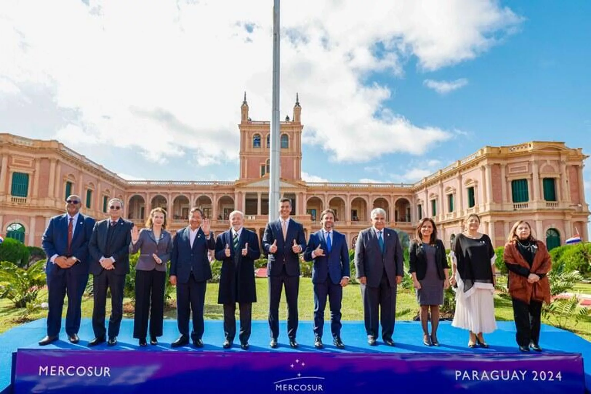 Chefes de Estado do Mercosul posam para foto durante a reunião de cúpula do bloco de 2024, em Assunção, no Paraguai, em 8 de julho - Sputnik Brasil, 1920, 12.12.2024