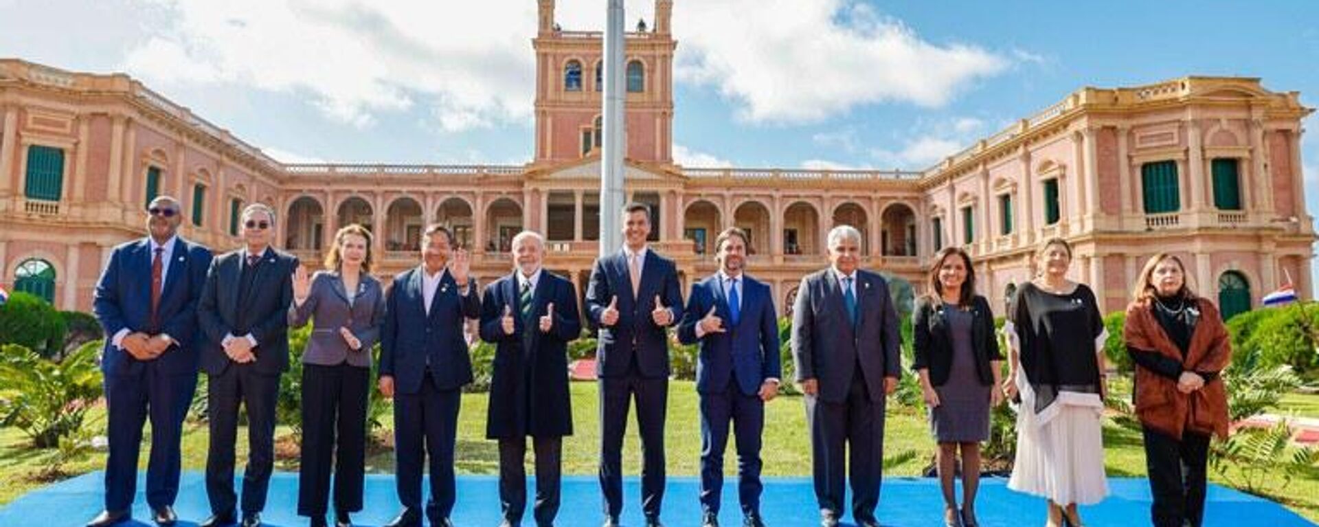 Chefes de Estado do Mercosul posam para foto durante a reunião de cúpula do bloco de 2024, em Assunção. Paraguai, 8 de julho de 2024 - Sputnik Brasil, 1920, 09.07.2024