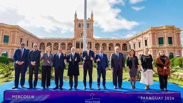 Chefes de Estado do Mercosul posam para foto durante a reunião de cúpula do bloco de 2024, em Assunção, no Paraguai, em 8 de julho - Sputnik Brasil