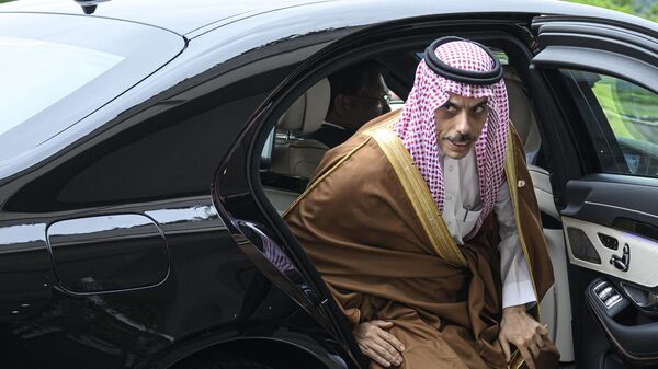 O ministro das Relações Exteriores da Arábia Saudita, Faisal bin Farhan al-Saud, chega para participar da sessão plenária da Conferência pela Paz na Ucrânia, perto de Lucerna, em 15 de junho de 2024 - Sputnik Brasil