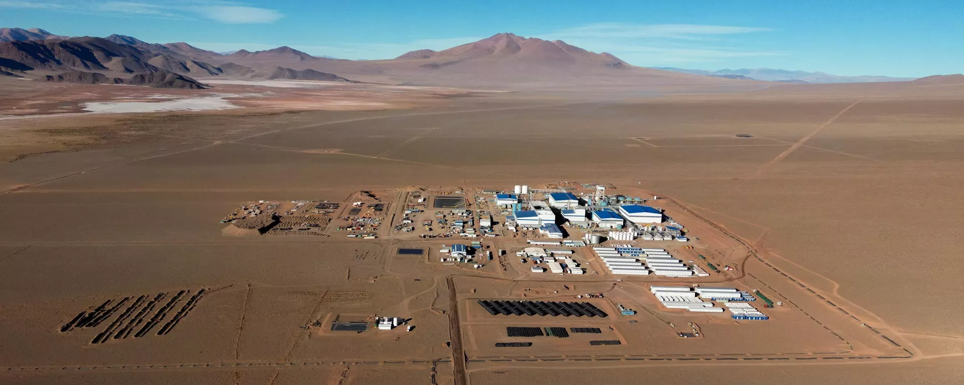 Vista aérea da planta de extração de lítio Eramine, subsidiária da Eramet, em Salar Centenario Ratones, na província de Salta, Argentina, 4 de julho de 2024 - Sputnik Brasil, 1920, 10.07.2024