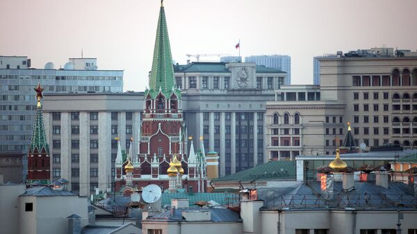Uma vista aérea mostra as torres do Kremlin, com o edifício da Duma de Estado ao fundo, em Moscou, Rússia - Sputnik Brasil