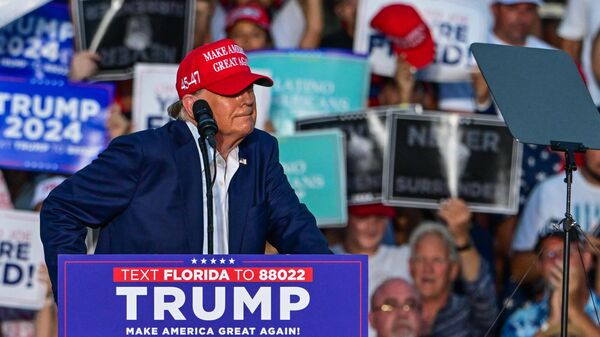 O ex-presidente dos EUA e candidato republicano à presidência, Donald Trump, fala durante um comício em Doral, Flórida, em 9 de julho de 2024 - Sputnik Brasil