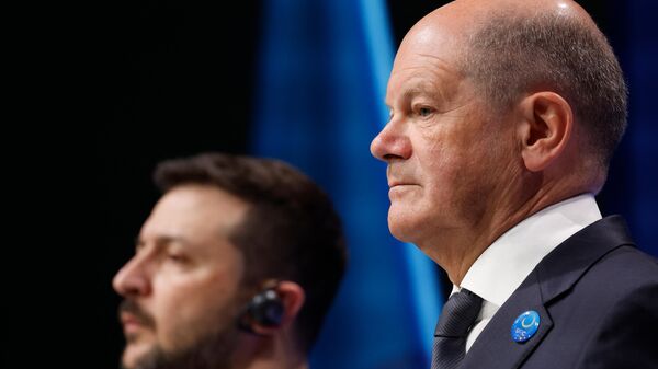O chanceler alemão Olaf Scholz (D) e o presidente ucraniano Vladimir Zelensky dão uma coletiva de imprensa conjunta durante a Conferência de Recuperação da Ucrânia em Berlim, 11 de junho de 2024 - Sputnik Brasil