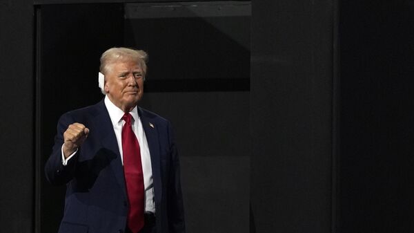 Candidato presidencial republicano e ex-presidente Donald Trump chega para a Convenção Nacional Republicana de 2024 em 18 de julho de 2024, em Milwaukee. - Sputnik Brasil