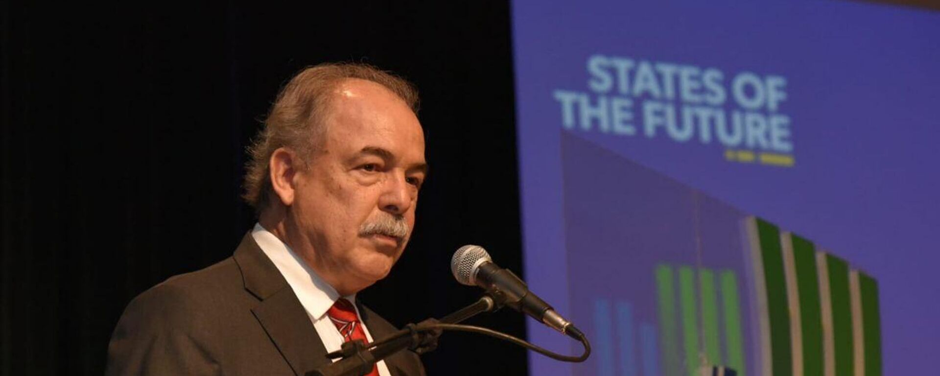 Presidente do BNDES, Aloizio Mercadante, discursa no primeiro dia do States of the Future, evento do G20, em 22 de julho de 2024 - Sputnik Brasil, 1920, 29.09.2025