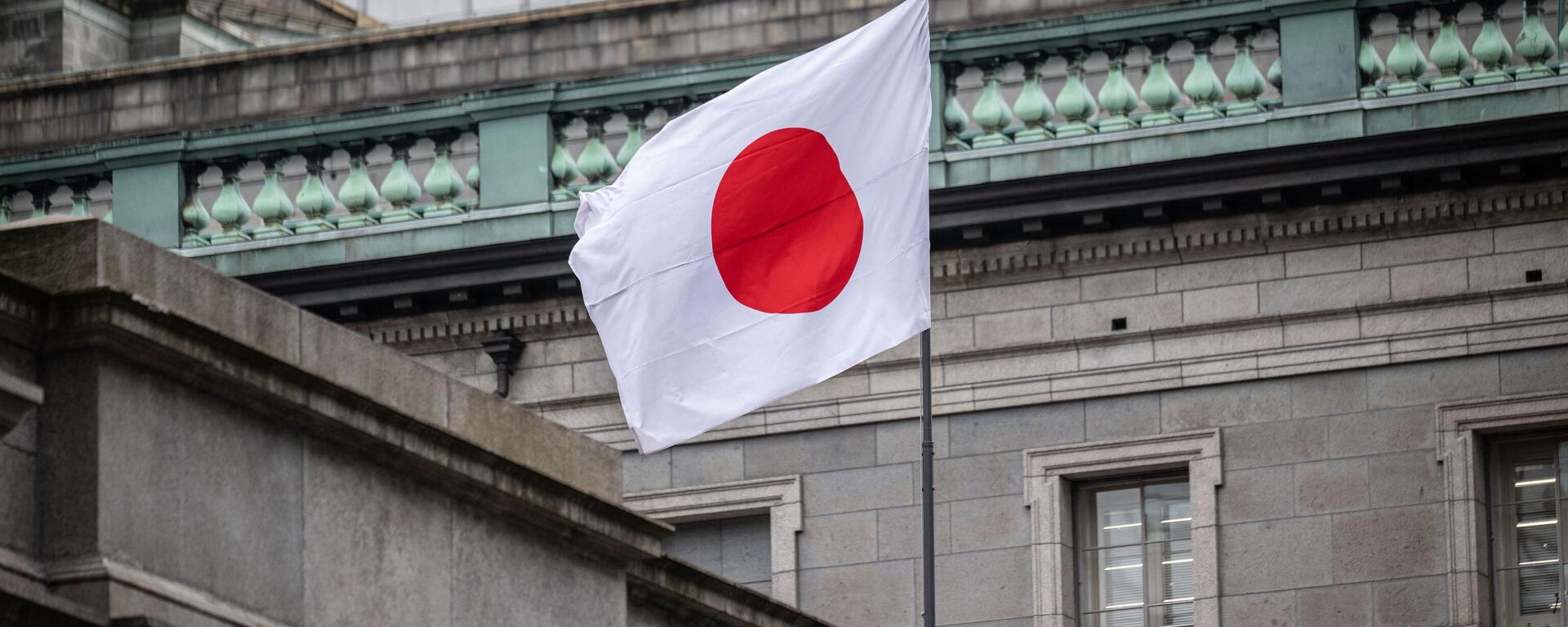 Bandeira nacional japonesa tremula na sede do Banco do Japão, em Tóquio, em 13 de junho de 2024 - Sputnik Brasil, 1920, 25.07.2024