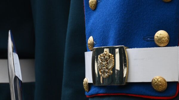 Um membro da Guarda de Honra do Regimento Presidencial do Serviço Federal de Proteção Russo (FSO) participa de uma cerimônia de juramento para recrutas do regimento na Praça Sobornaya (Catedral) do Kremlin, em Moscou, Rússia, 25 de julho de 2024 - Sputnik Brasil