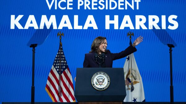 Kamala Harris, vice-presidente dos EUA, dá discurso na 88ª Convenção Nacional da Federação Americana de Professores em Houston, Texas, EUA, 25 de julho de 2024 - Sputnik Brasil