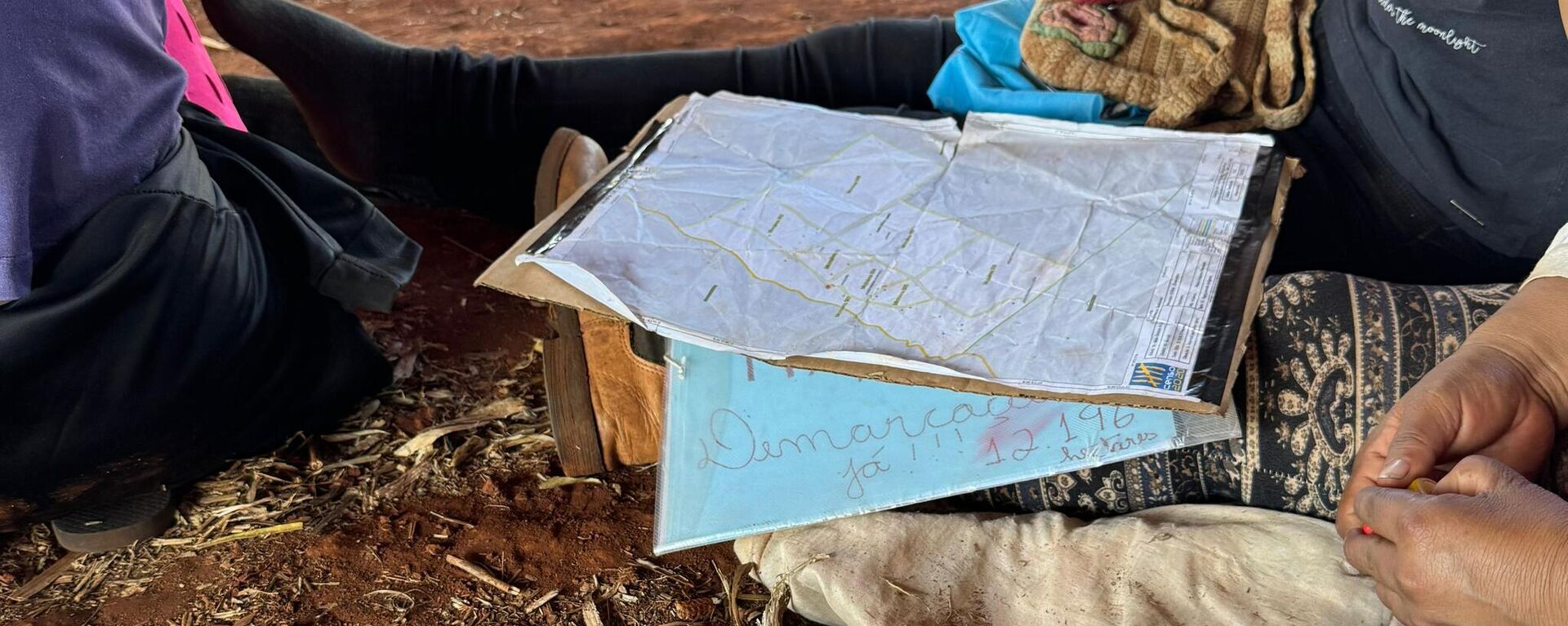 Indígenas fazem acampamento em meio à ocupação de território abrangido pela Terra Indígena Panambi-Lagoa Rica. Localidade tem sido alvo de disputas entre produtores rurais e guarani-kaiowá. Douradina, Mato Grosso do Sul, julho de 2024 - Sputnik Brasil, 1920, 05.08.2024