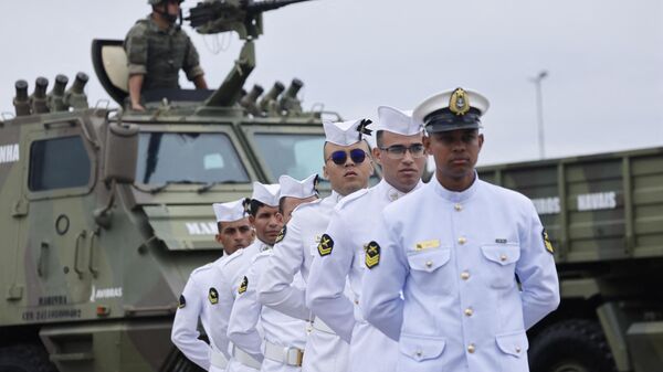 Soldados da Marinha do Brasil montam guarda durante o lançamento do submarino Tonelero na Base Naval de Itaguaí, em Itaguaí, Estado do Rio de Janeiro, Brasil, em 27 de março de 2024 - Sputnik Brasil