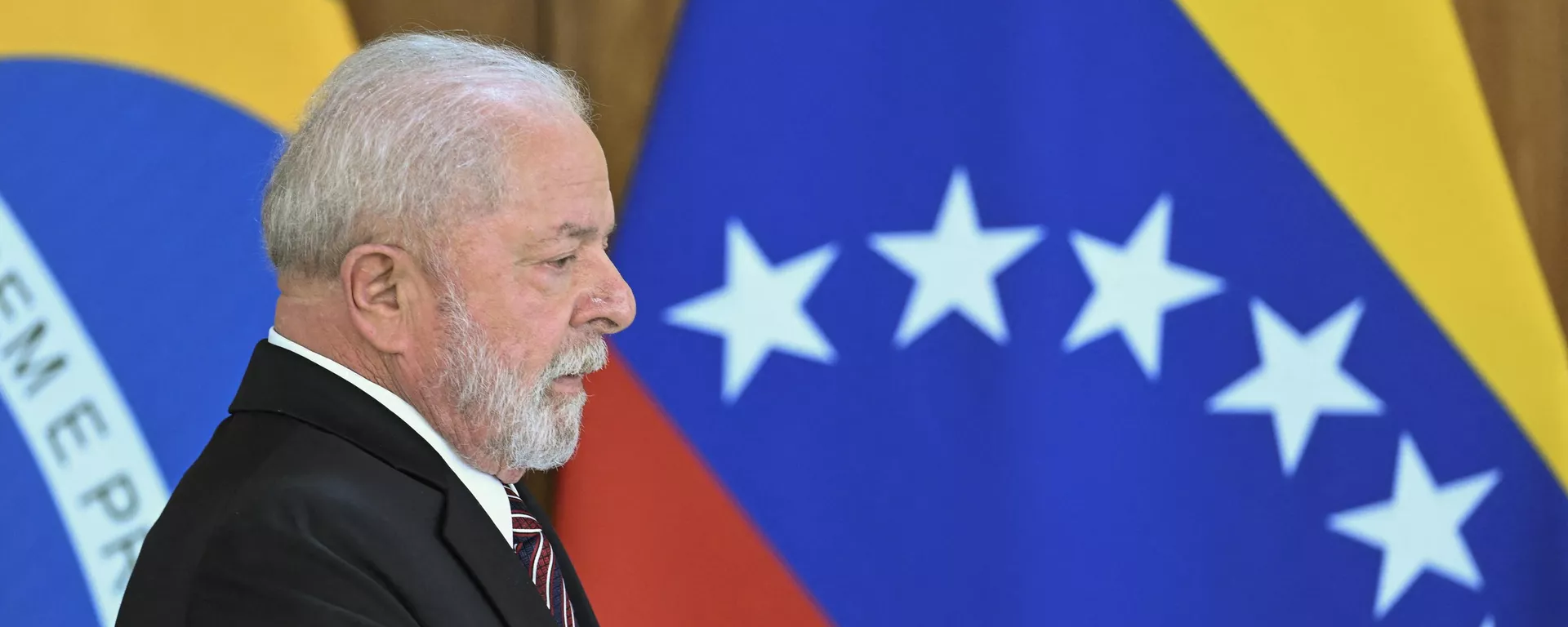 O presidente do Brasil, Luiz Inácio Lula da Silva, chega para uma entrevista coletiva conjunta com seu colega venezuelano Nicolás Maduro, no Palácio do Planalto, em Brasília, em 29 de maio de 2023 - Sputnik Brasil, 1920, 15.08.2024