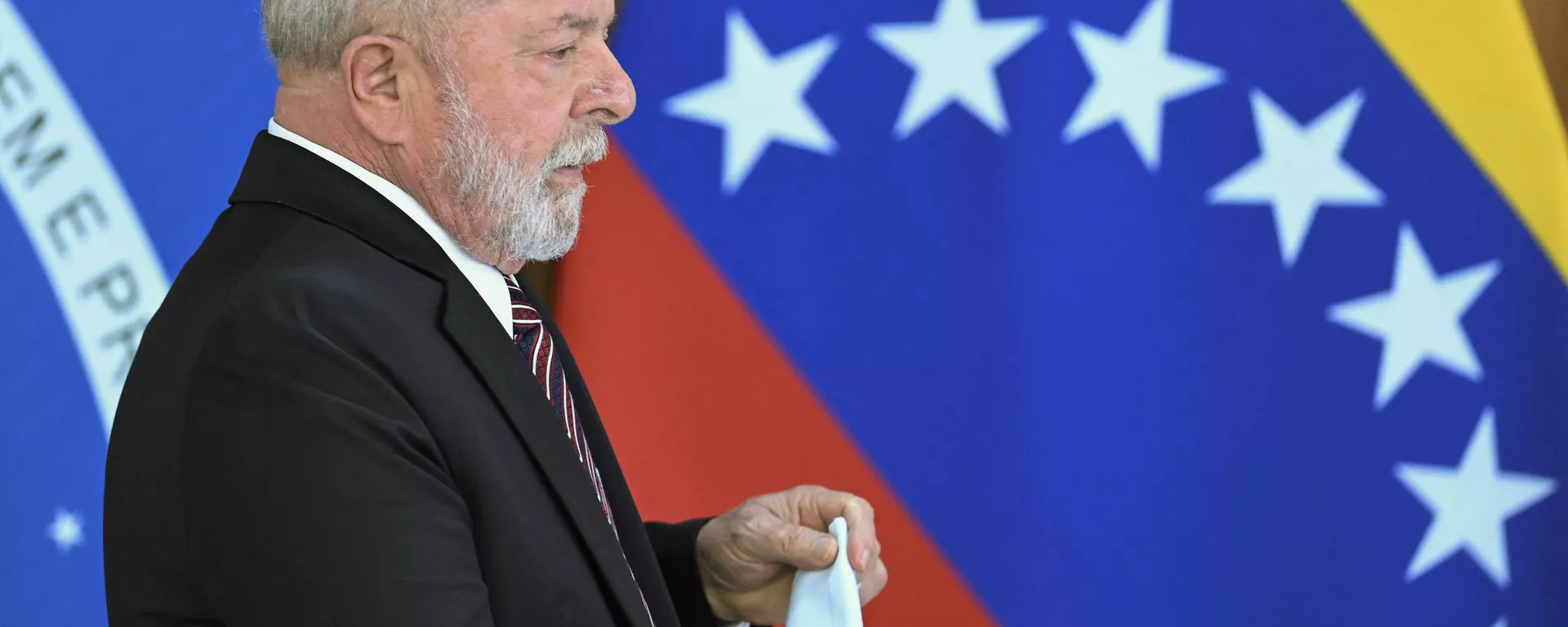 O presidente do Brasil, Luiz Inácio Lula da Silva, chega para uma entrevista coletiva conjunta com seu colega venezuelano Nicolás Maduro, no Palácio do Planalto, em Brasília, em 29 de maio de 2023 - Sputnik Brasil, 1920, 27.07.2024