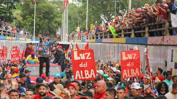 Presidente da Venezuela, Nicolás Maduro, é ovacionado por apoiadores durante ato de campanha à reeleição. Caracas, 4 de julho de 2024 - Sputnik Brasil