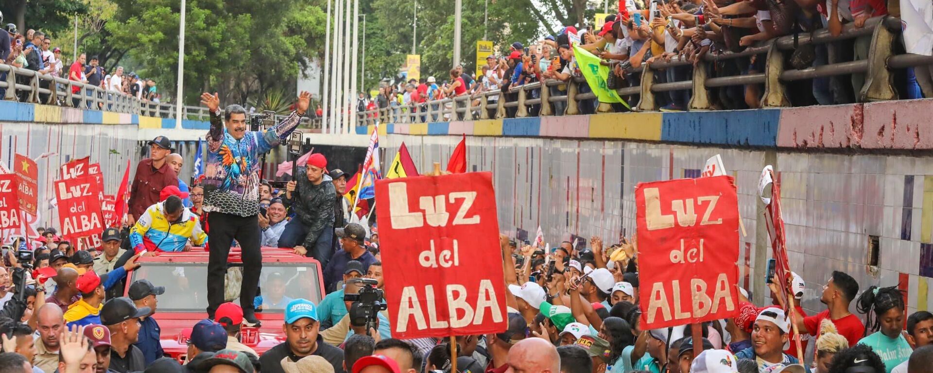 Presidente da Venezuela, Nicolás Maduro, é ovacionado por apoiadores durante ato de campanha à reeleição. Caracas, 4 de julho de 2024 - Sputnik Brasil, 1920, 05.08.2024