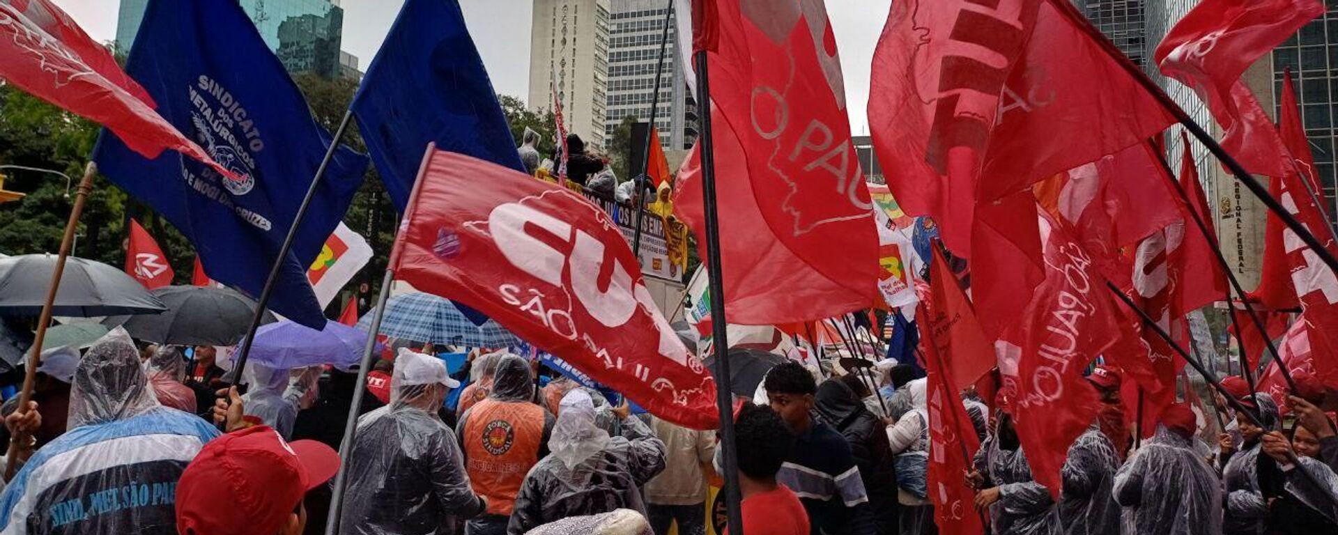 Centrais sindicais protestam contra taxas de juros durante manifestação em São Paulo (SP), em 30 de julho de 2024 - Sputnik Brasil, 1920, 30.07.2024