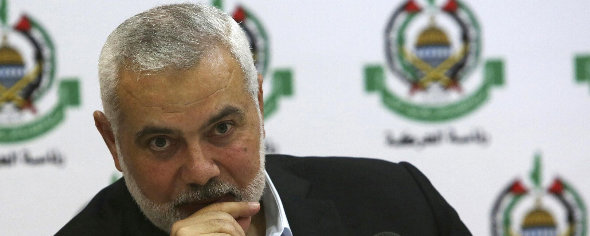 O chefe do Hamas, Ismail Haniyeh, participa de uma reunião com repórteres estrangeiros no hotel al-Mat'haf na Cidade de Gaza, 20 de junho de 2019 - Sputnik Brasil, 1920, 31.07.2024