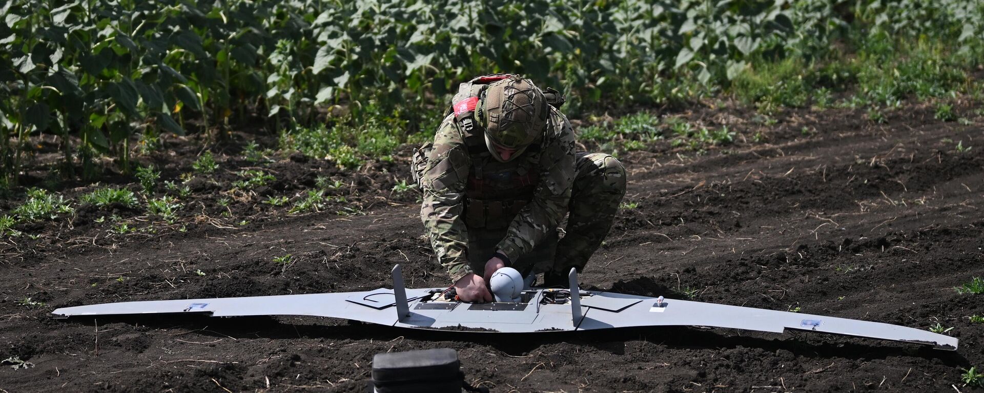 Operador de drones de reconhecimento Supercam do agrupamento de tropas Tsentr (Centro) na área de Avdeevka, durante operação militar especial da Rússia, foto publicada em 31 de julho de 2024 - Sputnik Brasil, 1920, 01.08.2024