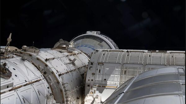 Imagens da nave Starliner da Boeing na Estação Espacial Internacional - Sputnik Brasil