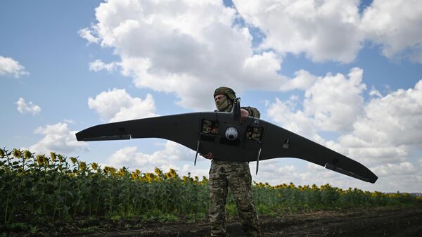 Operadores de drones de reconhecimento Supercam do agrupamento de tropas Tsentr (Centro) na área de Avdeevka da operação militar especial da Rússia, foto publicada em 31 de julho de 2024 - Sputnik Brasil