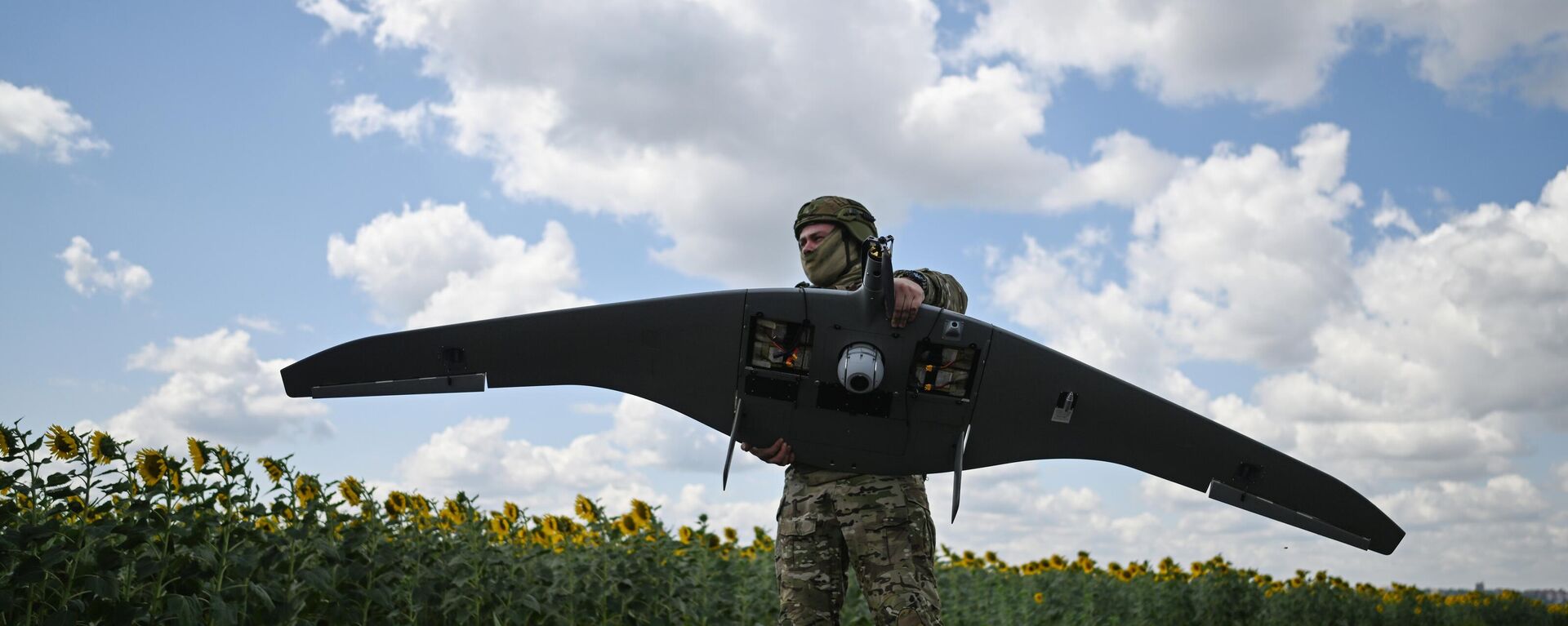 Operadores de drones de reconhecimento Supercam do agrupamento de tropas Tsentr (Centro) na área de Avdeevka da operação militar especial da Rússia, foto publicada em 31 de julho de 2024 - Sputnik Brasil, 1920, 30.09.2024