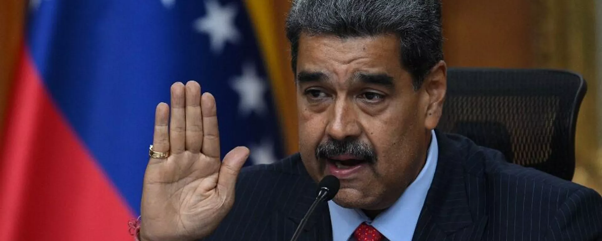 O presidente venezuelano, Nicolás Maduro, gesticula durante uma coletiva de imprensa com a mídia internacional após a eleição presidencial no Palácio Presidencial de Miraflores, em Caracas, 31 de julho de 2024 - Sputnik Brasil, 1920, 06.08.2024