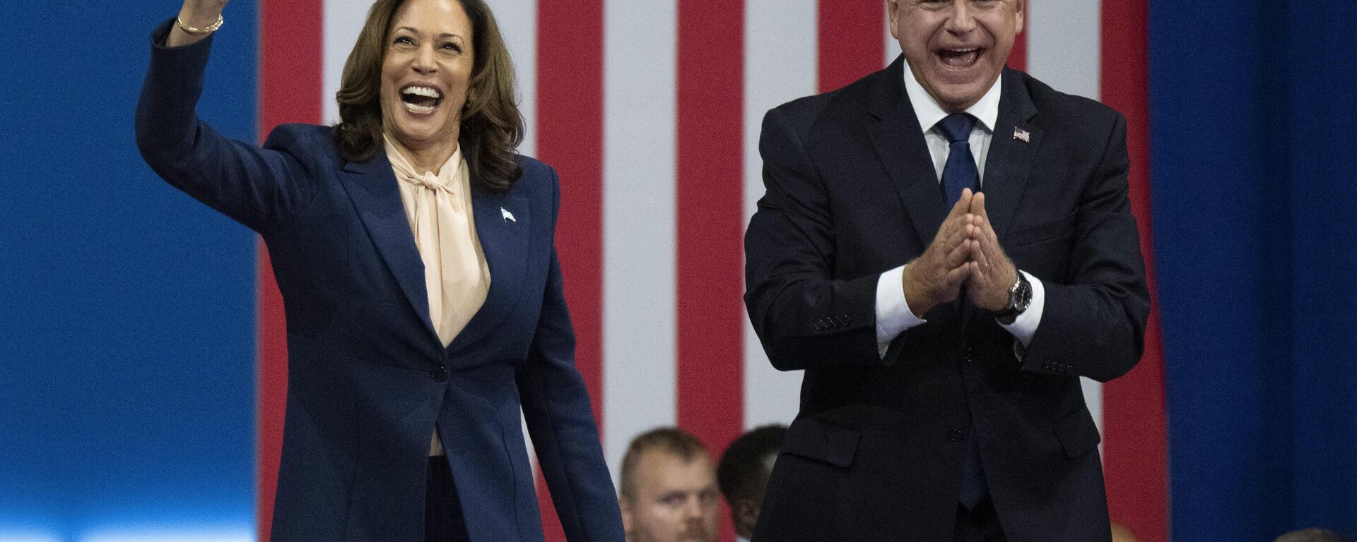 Kamala Harris e Tim Walz, escolhido como candidato à vice-presidência pelo Partido Democrata. - Sputnik Brasil, 1920, 07.08.2024