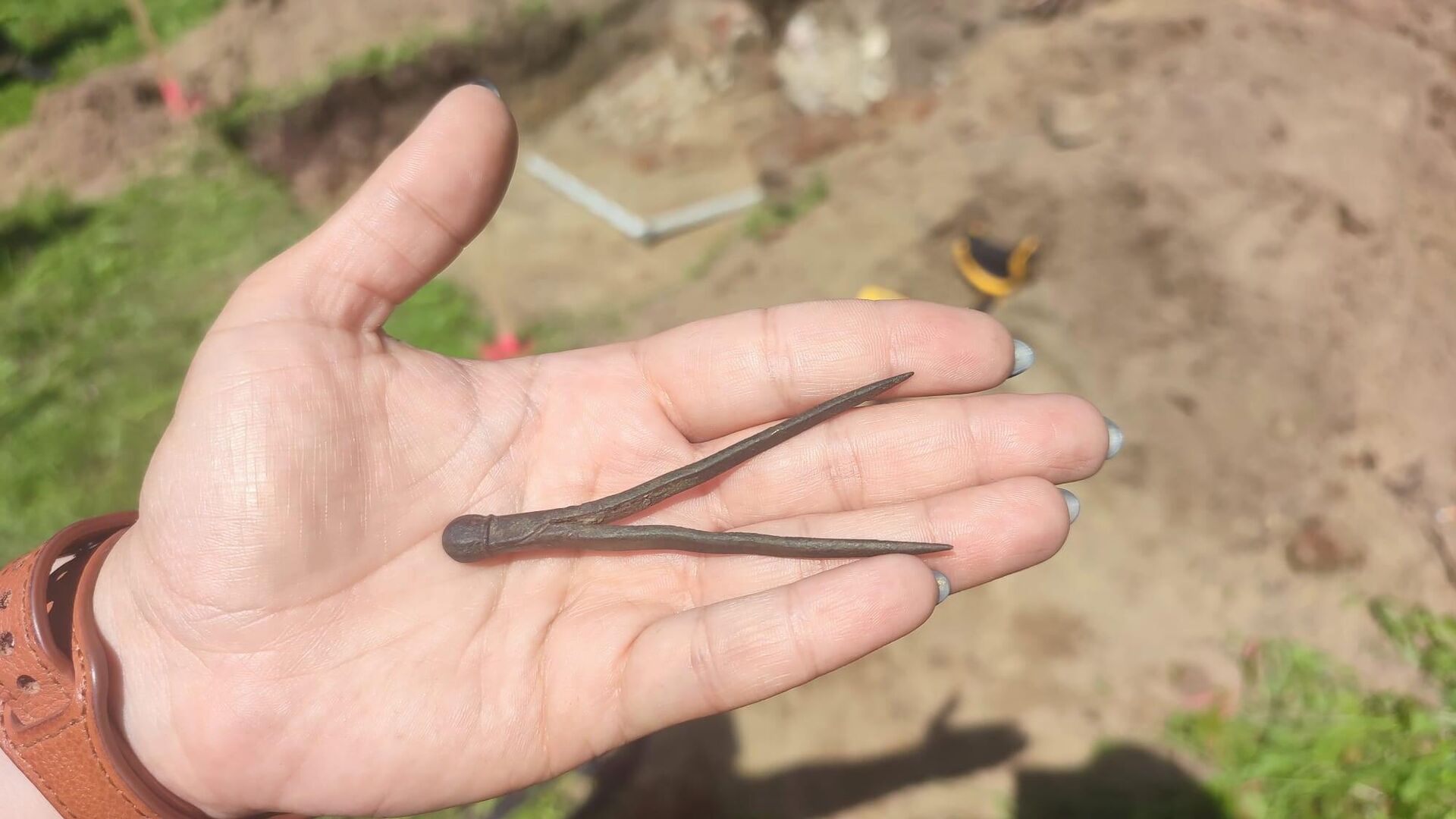 Arqueólogos amadores descobriram um compasso do século XVI em Frombork, cidade no norte da Polônia, que foi lar do astrônomo Nicolau Copérnico - Sputnik Brasil, 1920, 08.08.2024