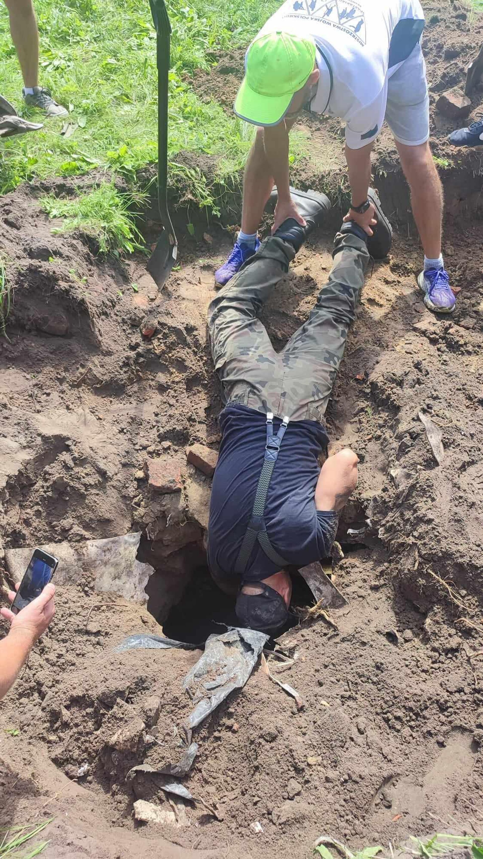 Arqueólogos amadores descobriram um compasso do século XVI em Frombork, cidade no norte da Polônia, que foi lar do astrônomo Nicolau Copérnico - Sputnik Brasil, 1920, 08.08.2024