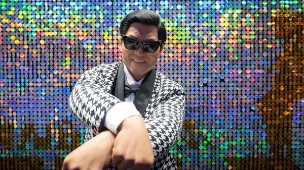 Figura de cera do cantor sul-coreano Psy, autor do sucesso Gangnam Style, no museu de cera Dejavú, em Sochi - Sputnik Brasil