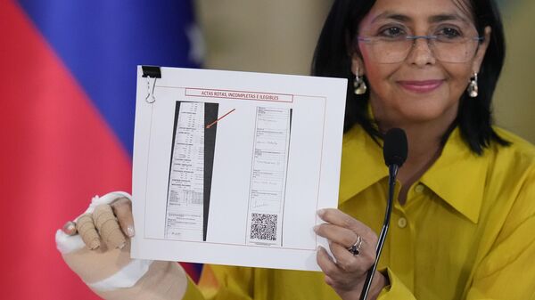 A vice-presidente da Venezuela, Delcy Rodriguez, fala sobre os resultados da eleição presidencial com embaixadores estrangeiros e corpo diplomático credenciado no Ministério das Relações Exteriores em Caracas, Venezuela, quinta-feira, 8 de agosto de 2024 - Sputnik Brasil