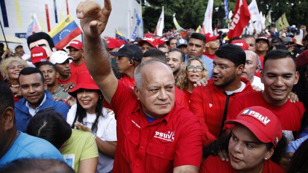 Líder do partido governista, Diosdado Cabello, participa de um comício em defesa da reeleição do presidente Nicolás Maduro em Caracas, Venezuela, em 3 de agosto de 2024 - Sputnik Brasil