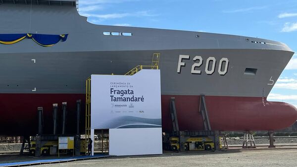 Lançamento ao mar da fragata Tamandaré, um navio-escolta que pode ser usado como porta-aviões, transporte de tropas e tanques. Itajaí, 9 de agosto de 2024 - Sputnik Brasil