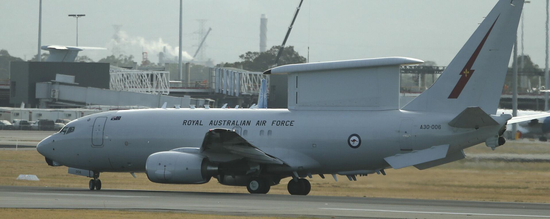 Avião E-7A Wedgetail da Real Força Aérea Australiana na pista antes de decolar do Aeroporto de Perth, em Perth, Austrália, 8 de abril de 2014 - Sputnik Brasil, 1920, 10.08.2024