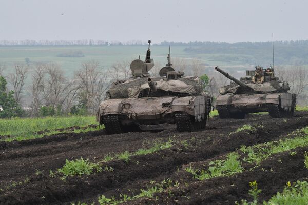 Tanques T-90M Proryv na linha de frente na República Popular de Lugansk - Sputnik Brasil