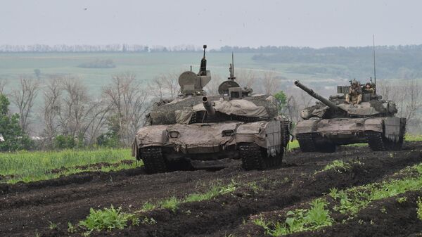 Tanques T-90M Proryv na linha de frente na República Popular de Lugansk - Sputnik Brasil
