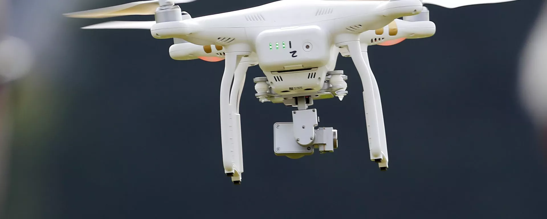 Drone DJI Phantom 3 voa durante demonstração de drones em uma fazenda e vinícola, em Cordova, Maryland, EUA (foto de arquivo) - Sputnik Brasil, 1920, 27.08.2024