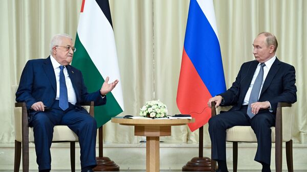 O presidente russo Vladimir Putin e o presidente palestino Mahmoud Abbas participam de uma reunião na residência estatal em Novo-Ogaryovo, nos arredores de Moscou, Rússia - Sputnik Brasil