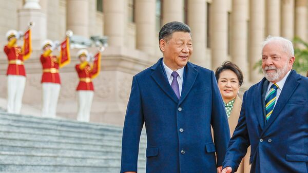 Presidente da República, Luiz Inácio Lula da Silva, e presidente da República Popular da China, Xi Jinping em Cerimônia Oficial de Recepção - Grande Palácio do Povo - Pequim  - Sputnik Brasil