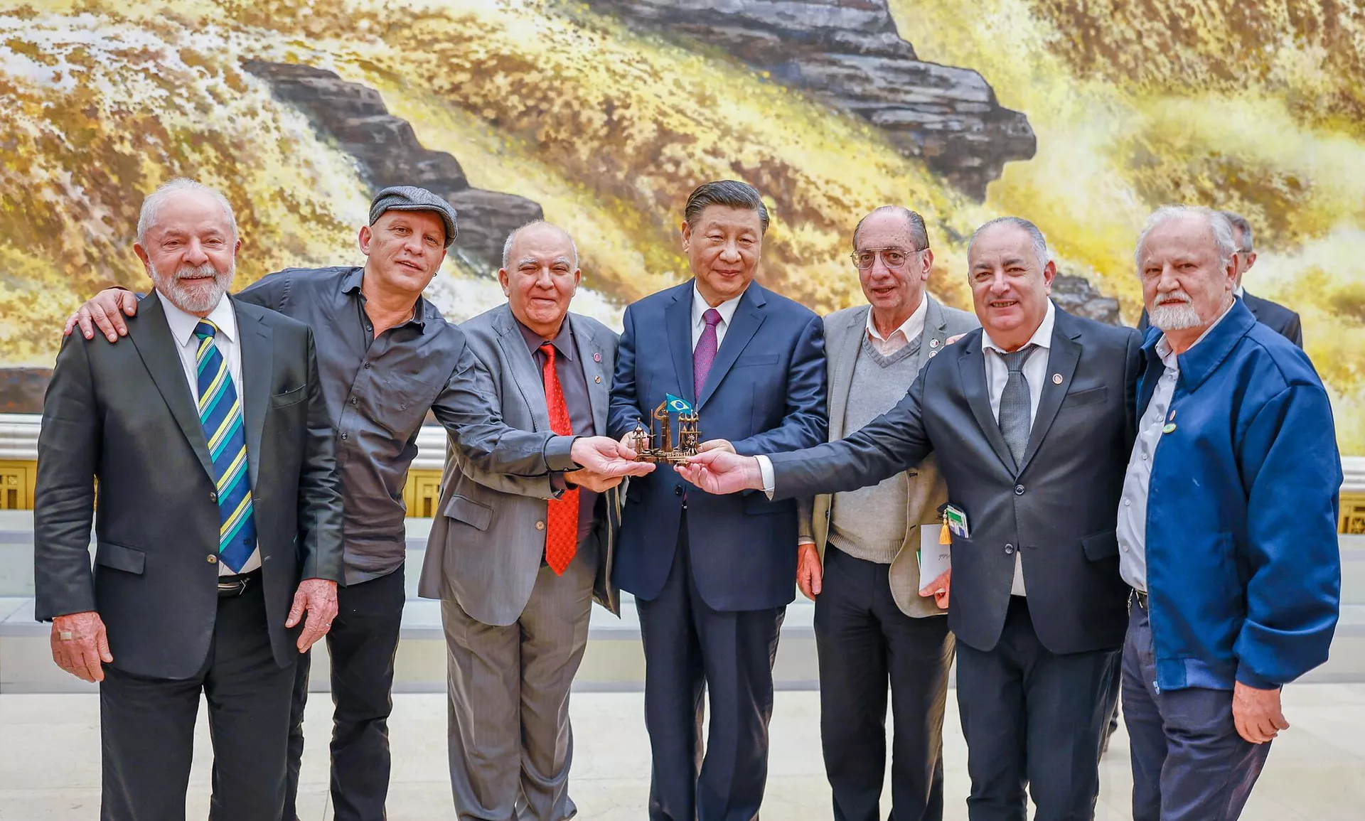 Presidente da República, Luiz Inácio Lula da Silva, presidente da República Popular da China, Xi Jinping e integrantes da delegação brasileira em Cerimônia Oficial de Recepção, no Grande Palácio do Povo, 14 de abril de 2023 - Sputnik Brasil, 1920, 15.08.2024