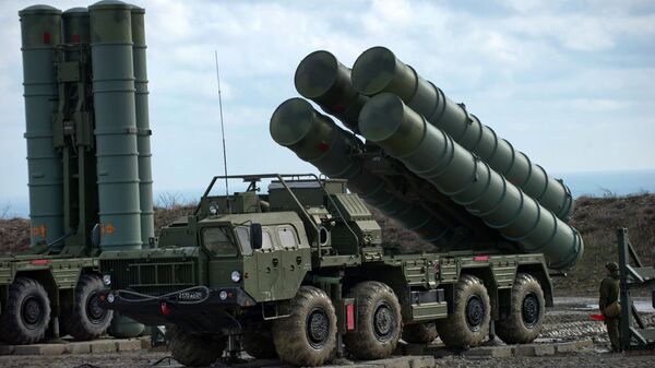 O sistema de mísseis antiaéreos S-400 da Rússia - Sputnik Brasil