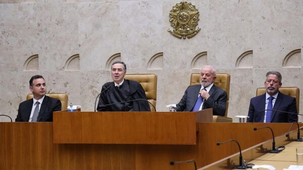 O presidente do Senado, Rodrigo Pacheco; o presidente do Supremo Tribunal Federal, Luís Roberto Barroso; o presidente do país, Luiz Inácio Lula da Silva; e o presidente da Câmara dos Deputados, Arthur Lira, na posse de Flávio Dino como ministro do STF - Sputnik Brasil